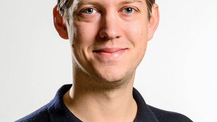 Skådespelaren och regissören Kristoffer Berglund blir ny teaterchef på Teater Västernorrland från och med årsskiftet. Foto: Lia Jacobi