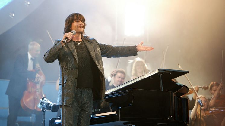 Robert Wells ”Rhapsody In Rock” är tillbaka på Dalhalla i sommar med extra konserter, världsartisten Johnny Logan och fler hemliga gäster!