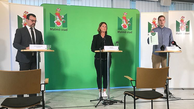 Per-Erik Ebbeståhl, ledningsstrateg Stadskontoret, Gisela Öst, förvaltningsdirektör hälsa-, vård- och omsorgsförvaltningen och Arvid Nordland, enhetschef miljöförvaltningen