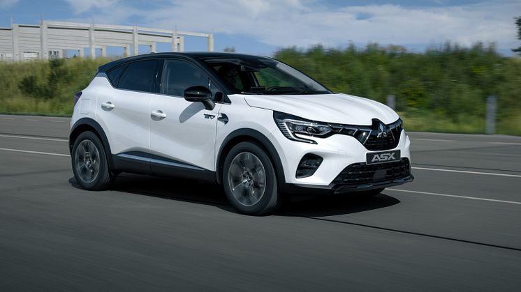 23MY_ASX_PHEV_Instyle_PR-image_driving_front_variation_LR