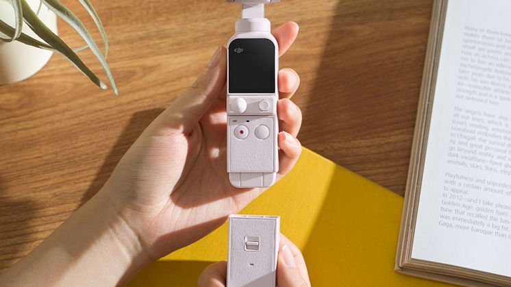 Pocket 2 Sunset White_lifestyle 6