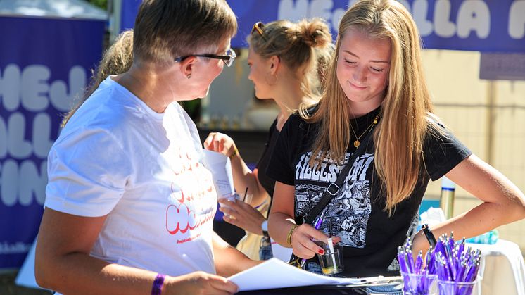 Genom till exempel quiz om alkoholskador når Länsstyrelsen, Göteborgs Stad och CAN unga vuxna under Way Out West. Foto: Misak Nalbandian, Länsstyrelsen.