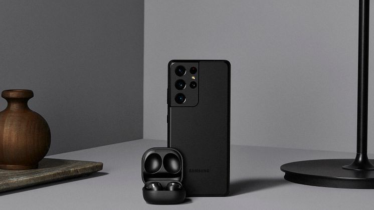 Galaxy S21_ultra_budspro_lifestyle_black