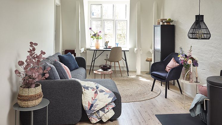 Noget så simpelt som en pyntepude kan bringe hygge ind i hjemmet ved at gøre lænestolen mere indbydende eller give et nyt look til sofaen.