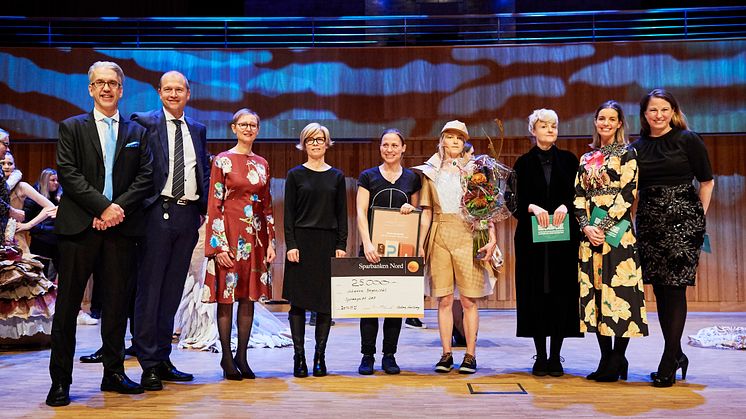 Juryn tillsammans med vinnaren2