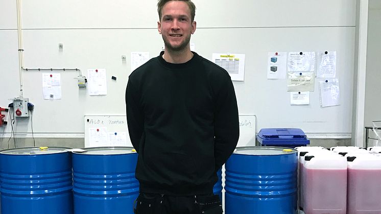 Johan Bodin, första dagen på nya jobbet hos Arom-dekor Kemi AB.