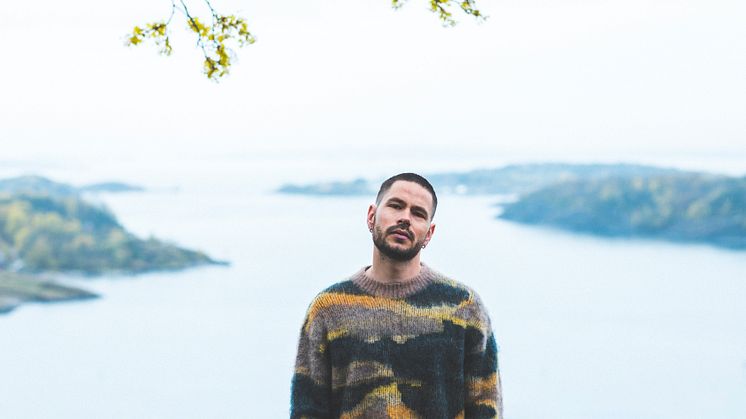 Chris Holsten deler ny smakebit fra sitt kommende debutalbum