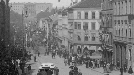 Historisk bilde Karl Johan og Slottet