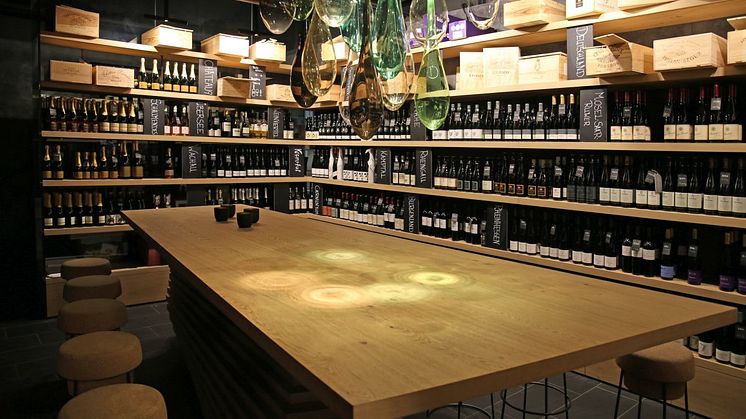 Blick in die Weinregale des Château9 in Leipzig