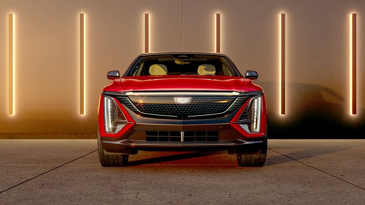 2024-cadillac-lyriq-003