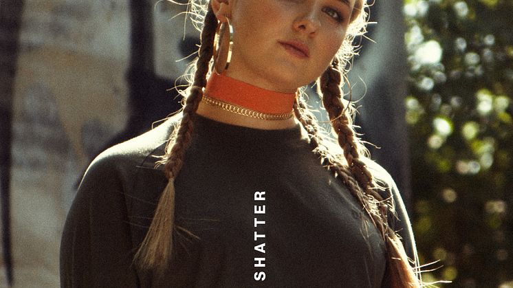 Etta Zelmani följer upp debuten med nya singeln "Shatter"