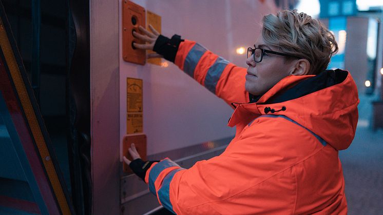 Varje år genomför DB Schenker stickprovskontroller och revisioner hos sina åkerier, där de kontrollerar att deras policyer följs, att service utförs enligt angivna intervall och att åkeriernas arbetsmetoder är enligt överenskommelse.