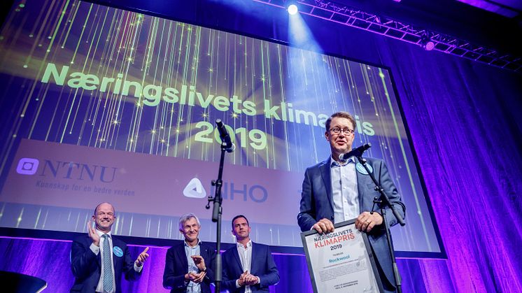 ROCKWOOL CEO Jens Birgersson fik overrakt klimaprisen på ZERO-konferencen og takkede juryen for den store anerkendelse af ROCKWOOLS arbejde for en mere bæredygtig fremtid. (Foto: ZERO Norge)