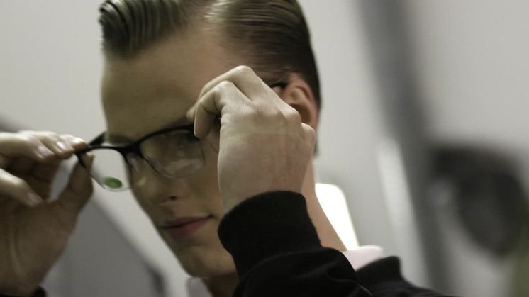 Årets brillemodell 2016: Bli med "behind the scenes" med Lavrans Solli