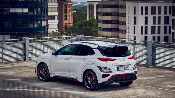 hyundai-kona-n-test-drive-sonic-blue-static-08
