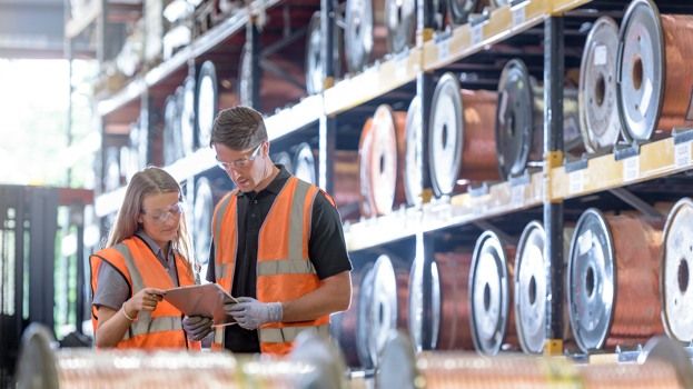 Fonden för en rättvis omställning ska bidra till att industrins klimatomställning genomförs med bibehållen konkurrenskraft. Nu beviljar fonden 23 miljoner till två projekt som ska öka kompetensen hos industrin underleverantörer i Norrbotten.