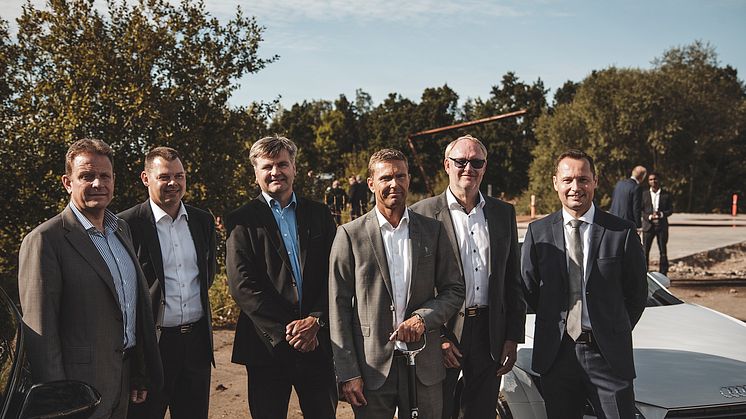 Audi Hørsholm første spadestik - borgmester Morten Slotved, Audi detaildirektør Klaus Frøkjær, borgmester Thomas Lykke Pedersen, Audi Hørsholm filialchef Thomas Wargo, koncerndirektør Jens Bjerrisgaard, adm dir Semler Premium Thomas Jöhncke