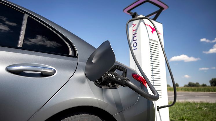 Mercedes-Benz Plug & Charge