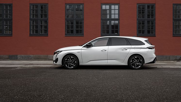 Peugeot 308SW Hybrid lowres PR-26