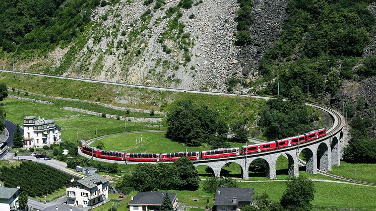 Bernina Express, Kreisviadukt in Brusio_(c)Rhätische Bahn : Christoph Benz
