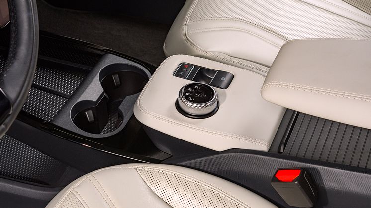 2022FordMustangMach-E_FrostWhite_5