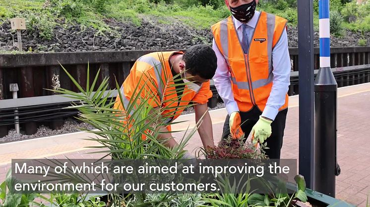 Rail Minister meets Green Team trainees on station garden project