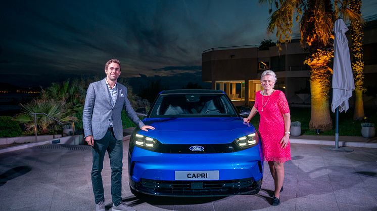 FØRSTE PRØVEKJØRING: Forrige uke hadde produktsjef Lars Fredrik Fløymo og informasjonsdirektør Anne Sønsteby i Ford Motor Norge med seg de første norske journalistene som fikk prøvekjøre nye Ford Capri.