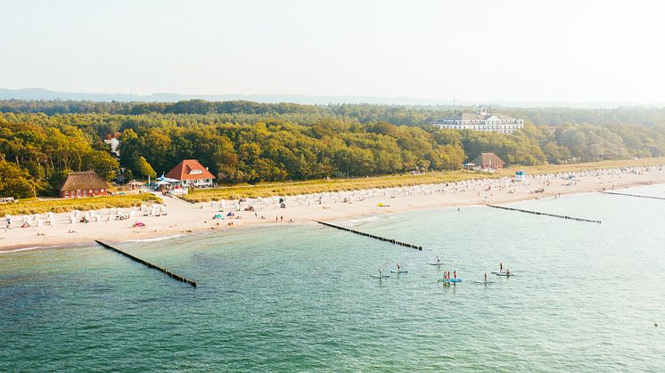 Kühlungsborn_Strandansicht_mit_Surfern