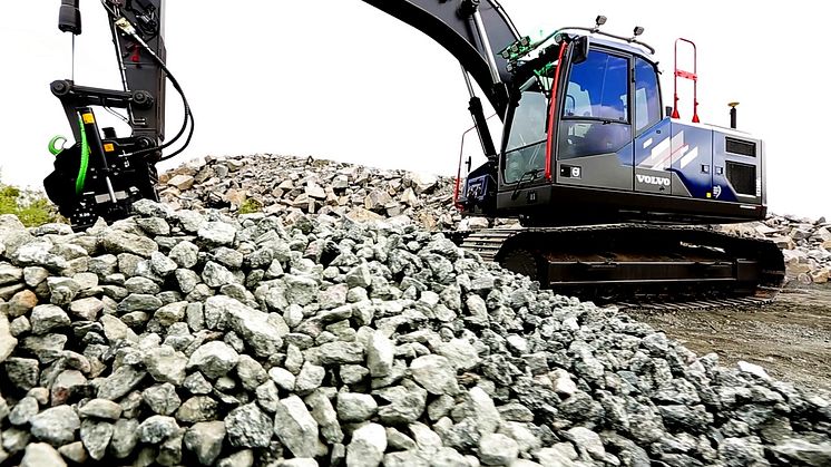 Volvo EC220E Extreme - se film på folieringen av specialversionen för Volvo Ocean Race