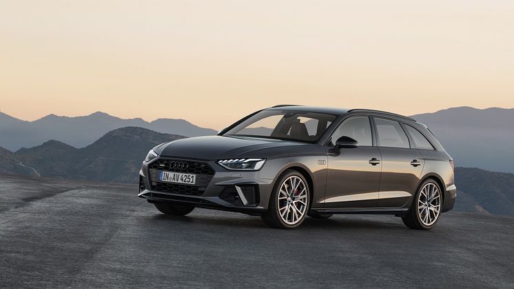 Audi A4 Avant (terragrå)