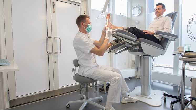 Flere og flere danskere søger professionel behandling hos fodterapeuter, når de har problemer med fødderne.