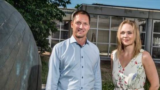 Ejer Michael Lehm og køkkenchef Karina Thorstensen fra Restaurant Støberiet i Holstebro glæder sig over samarbejdsaftalen med Indkøbsforeningen Samhandel omkring outsourcing af deres indkøb