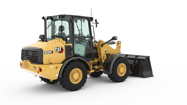 Cat 906M studiobild sidovy snett bakifrån