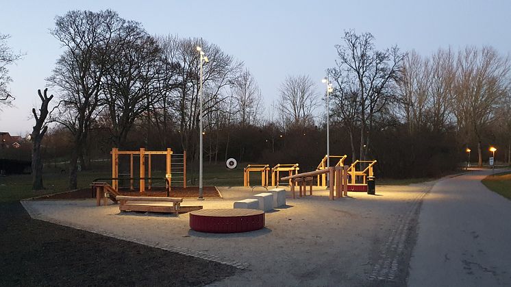 Bild: Nybyggt utegym med belysning på Sankt Hans backar