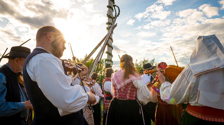 Midtsommer Foto Visit Dalarna .jpg