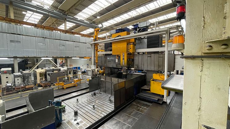 Portal milling machines have large dimensions and are therefore expensive to buy. But they are available cheaper on the second-hand machine market. (© Surplex).