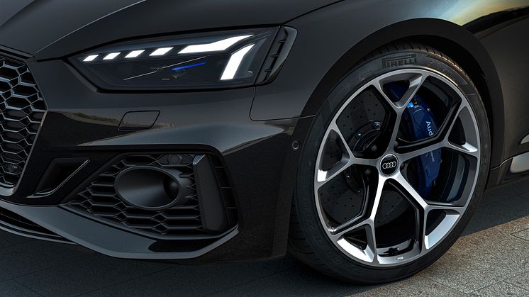 Audi RS 5 Sportback med competition plus pakke (Sebringsort krystaleffekt)