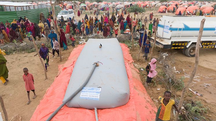 Islamic Relief tillhandhåller vattentransporter till människor drabbade av den extrema torkan vid Iftin Camp i Bardhere.