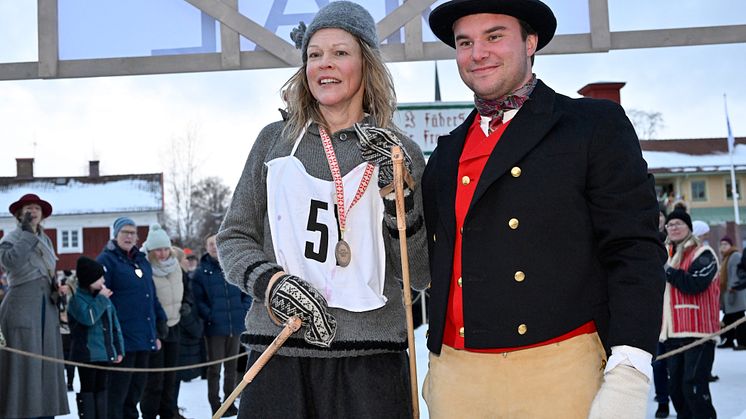 Jubileumsvasan Sofia Lind första dam i mål med kransmas Edvin Nilsson