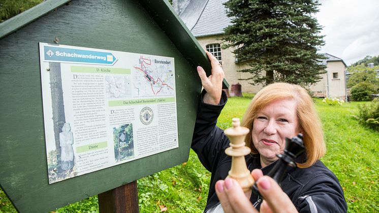 Im Zeichen von Dame und König heißt es auf dem Schachwanderweg. 