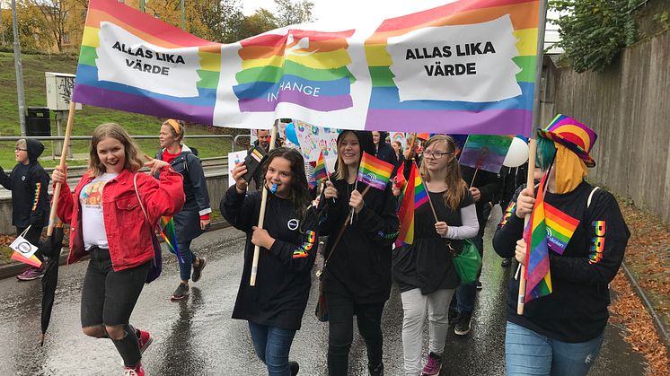 InExchange representerades av såväl anställda som deras familjer och nära vänner i lördagens Pridetåg i Skövde.