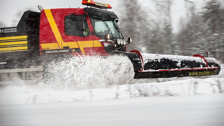 Karlstads kommun har tillgång till omkring hundra enheter med plogbilar, saltbilar och grävmaskiner som tillsammans bekämpar snö och halka under vintersäsongen.