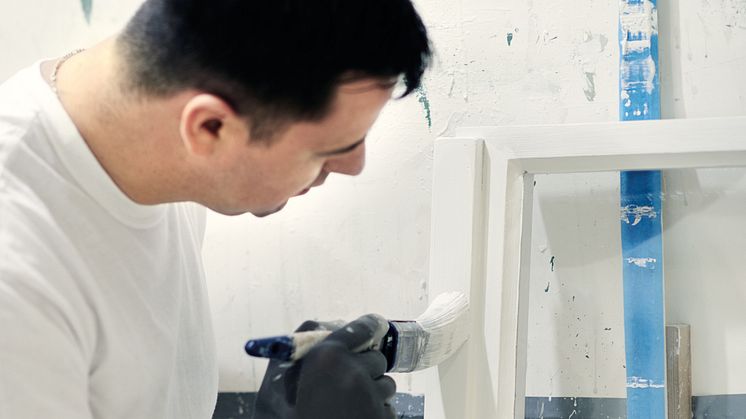 Alcro Rapid fönsterfärg torkar på halva tiden - oavsett väder