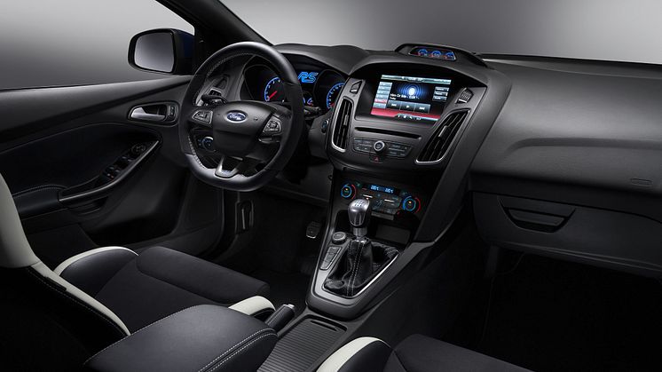 Ford Focus RS:n sisätilat