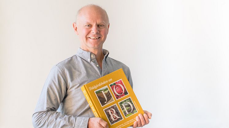 Håkan Wallander, professor vid Lunds Universitet, en av författarna bakom Trädgårdboken om JORD, ger goda råd inför årets odlingssäsong.