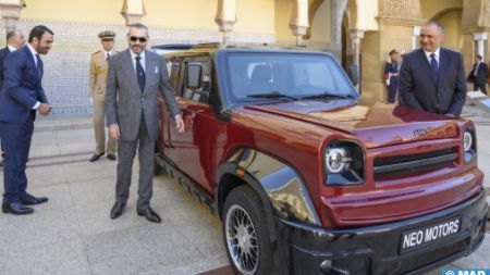 Presentation to HM the King of Model of 1st Moroccan Consumer Car Brand and Prototype of Hydrogen Vehicle of Moroccan Initiative