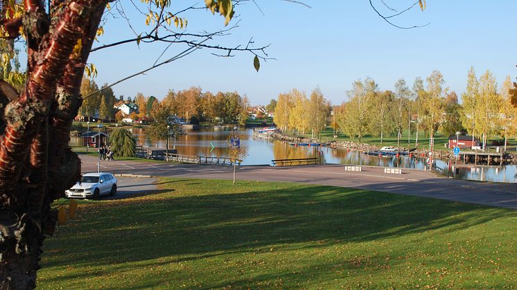Byggrätten på Nilssontomten i centrala Sunne, ner mot Frykensundet, säljs om förslaget går igenom till Sunnehus AB som vill bygga lägenheter på tomten.