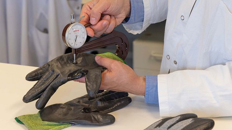 Världens tunnaste handske med skärskydd F