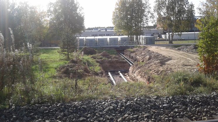 Arbete med fjärrvärme installation till Prefabmästarna