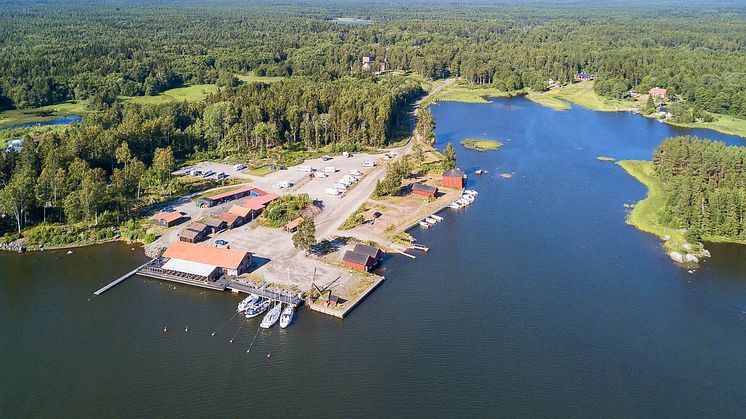 axmarbrygga-fran-havet